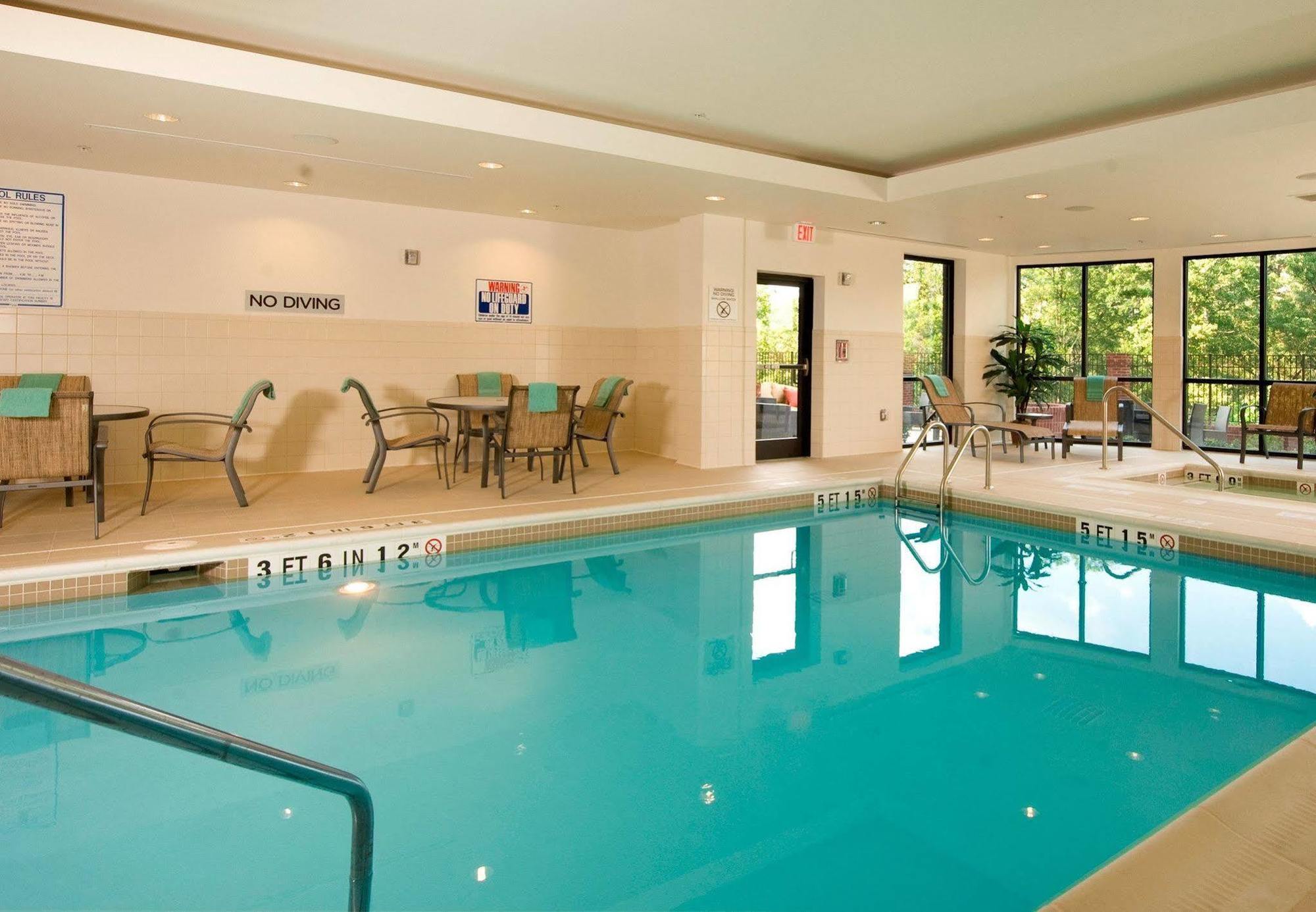 Courtyard By Marriott Atlanta Buford Mall Of Georgia Exterior foto